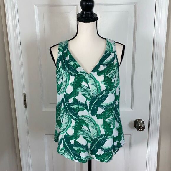 🔥3/$20🔥 Old Navy sleeveless tropical print blouse size S - Picture 1 of 9
